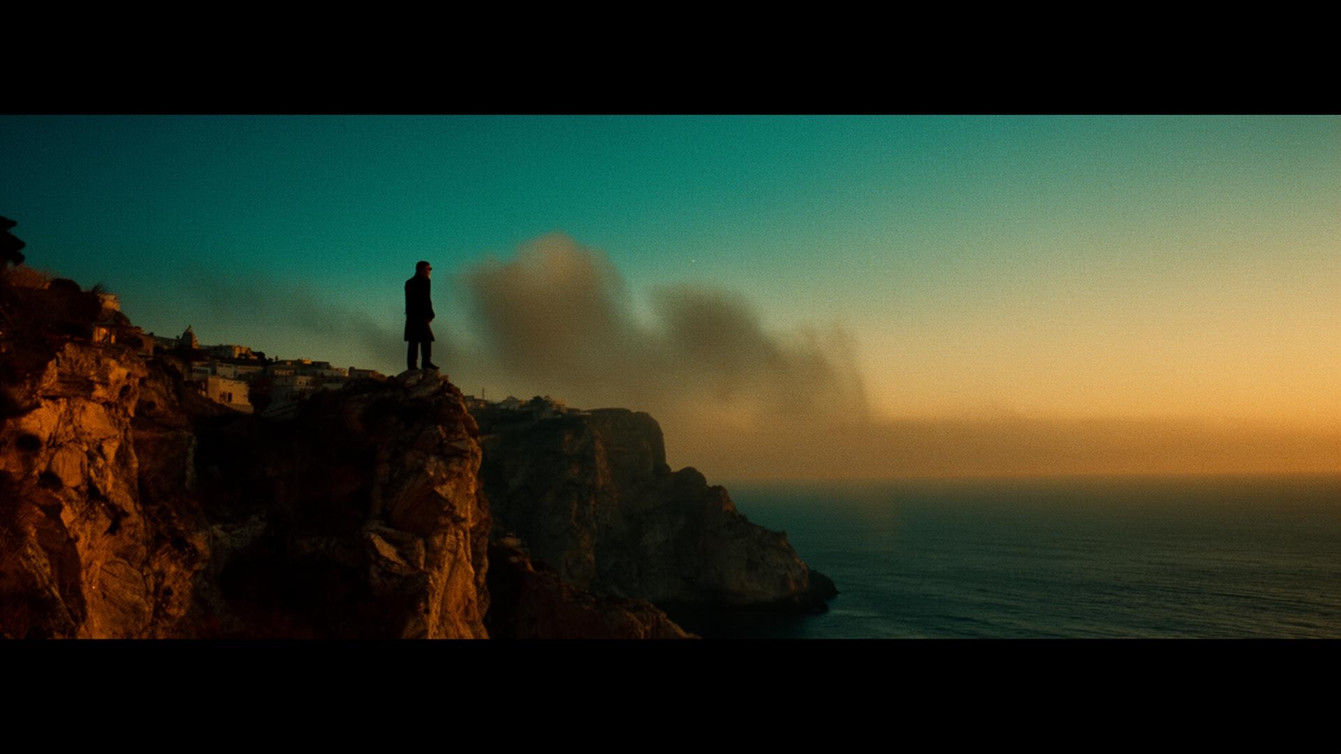 Frame cinematografico — costa siciliana al tramonto